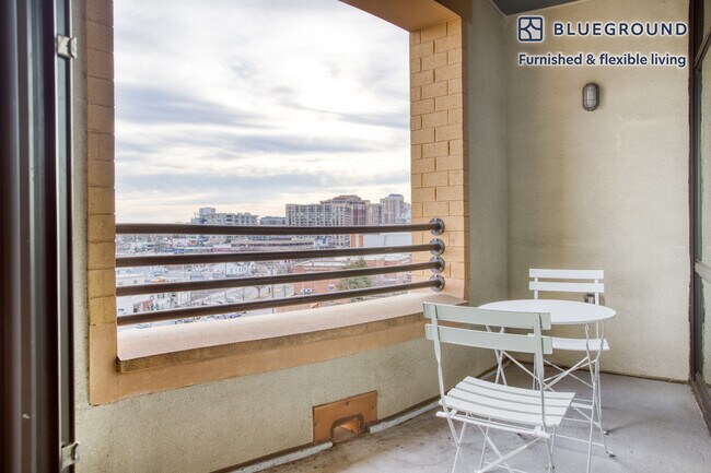 Foto del edificio - 1128 N Irving St