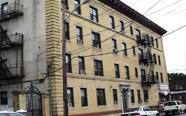 Building Photo - C.j. Delicatessen