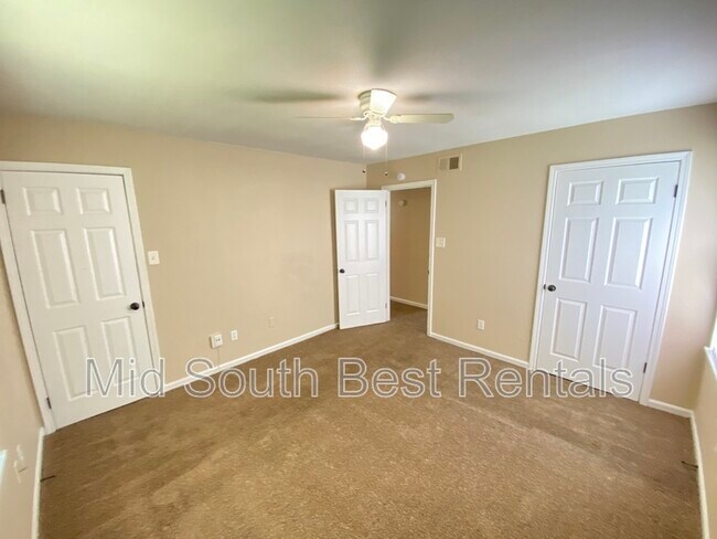 Foto del edificio - 5123 Corkwood Dr