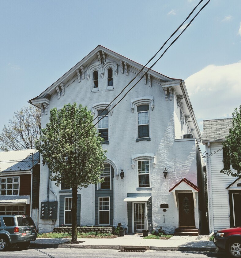 2 BR Unit in modern Historic Building, no carpets - 214 N Baltimore Ave