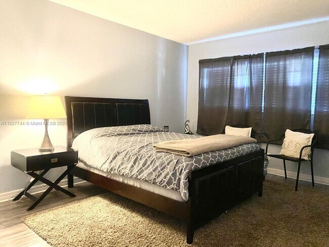 Foto del edificio - 2800 N Palm Aire Dr