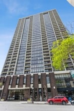 Building Photo - 1636 N Wells St