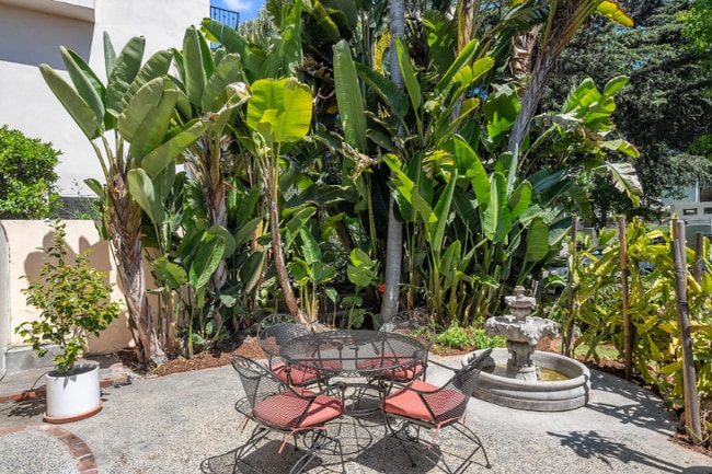 Building Photo - 848 17th St