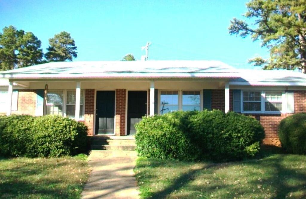 Foto principal - 305 Pelham Creek Dr
