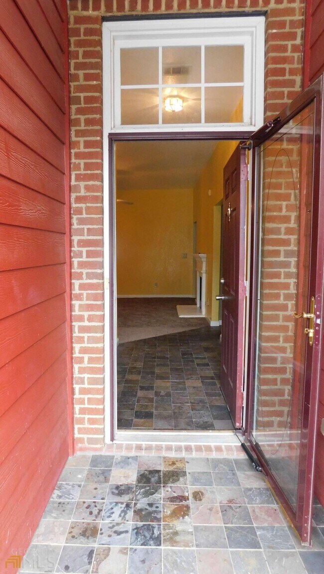 Building Photo - 741 Royal Oaks Dr