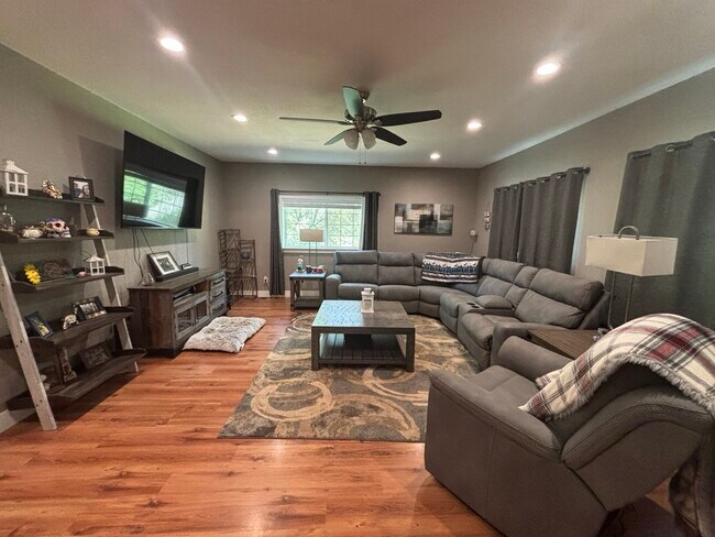 Foto del edificio - 5430 Whitney Ct