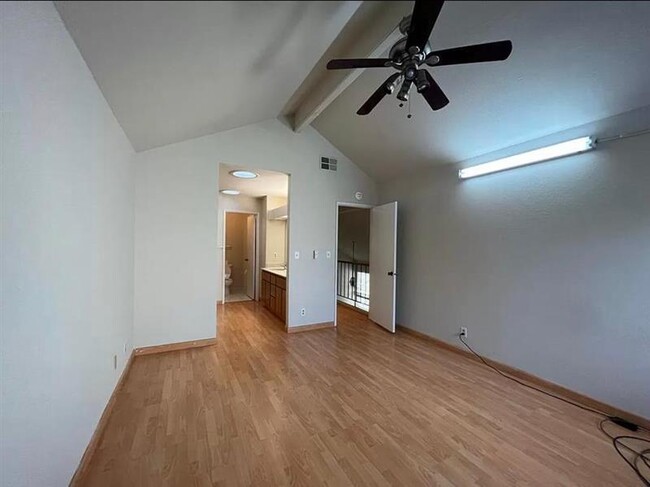 Foto del edificio - Gorgeous 3 bed, 2.5 bath single-family house