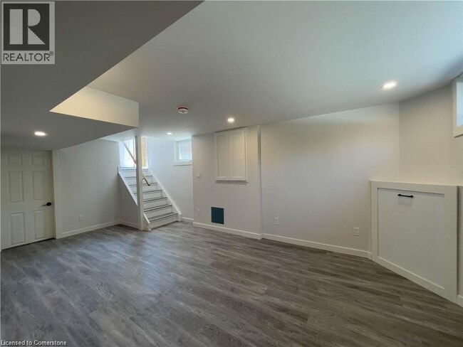 Building Photo - 15 Champlain Ave