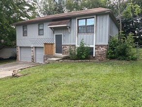 Building Photo - 4508 NW Valley View Rd