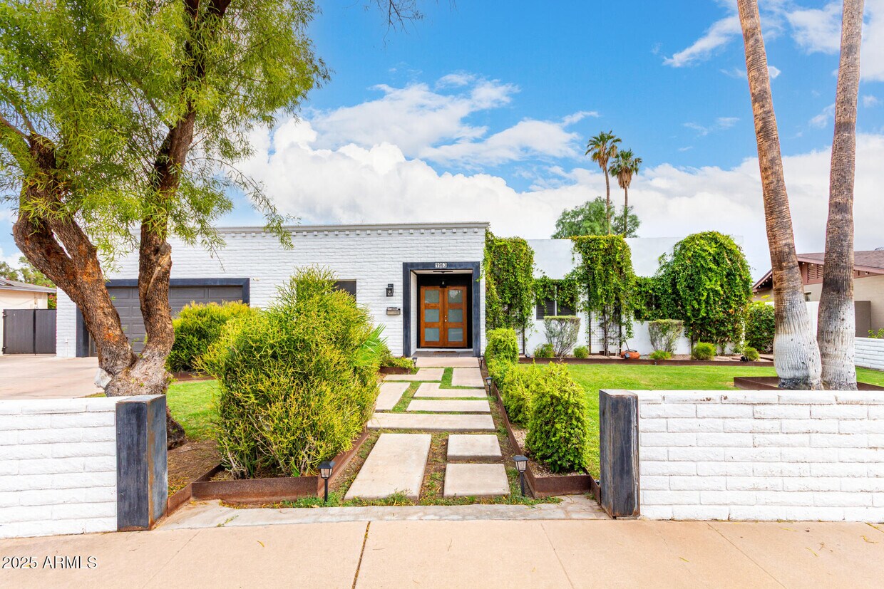Foto principal - 1963 E Loma Vista Dr