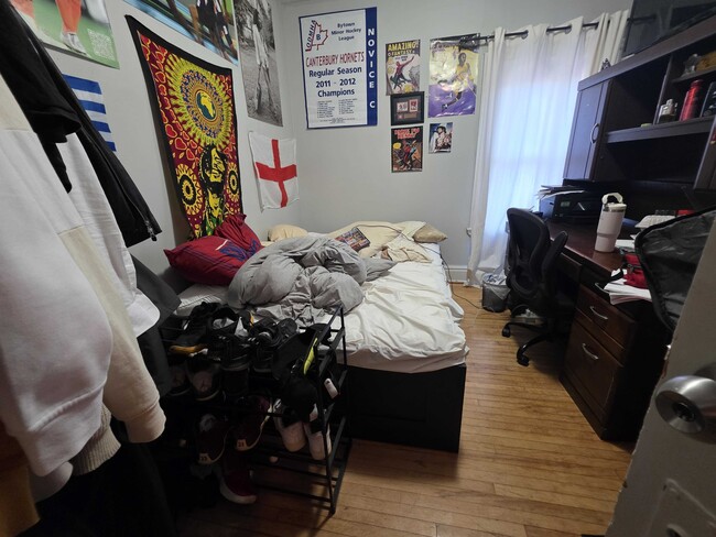 Building Photo - 254 Barrie St