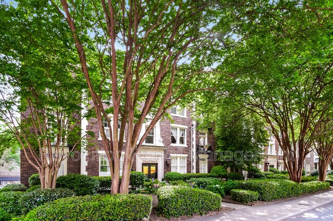 Foto del edificio - 18 Collier Rd NW