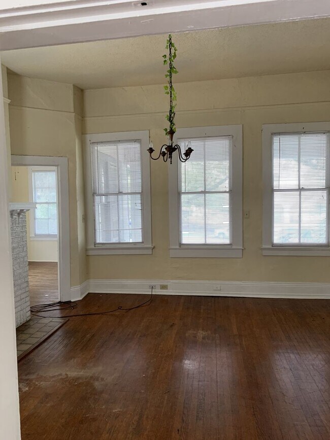 Foto del edificio - 2405-24055 Napoleon Ave