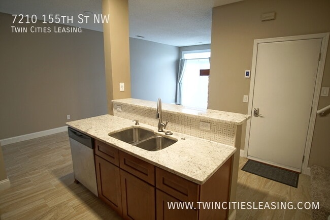 Building Photo - Like New, Completely Remodeled Townhouse -...