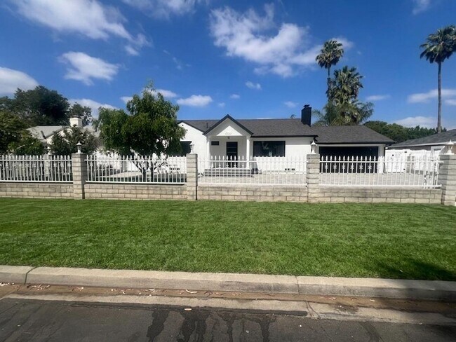 Foto del edificio - 7317-7321 Garden Grove Avenue