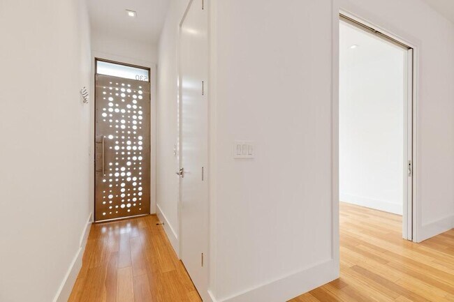 Photo - 530 Noe St Townhome