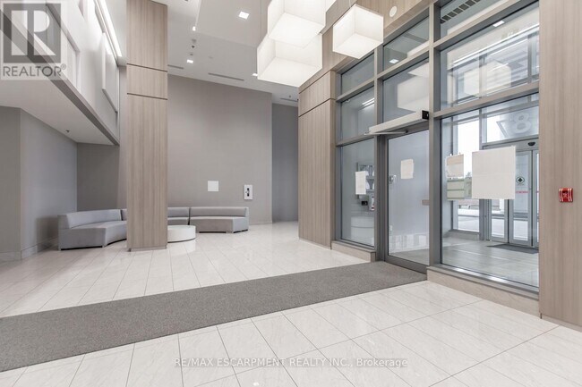 Photo du bâtiment - 2087-2087 Fairview St