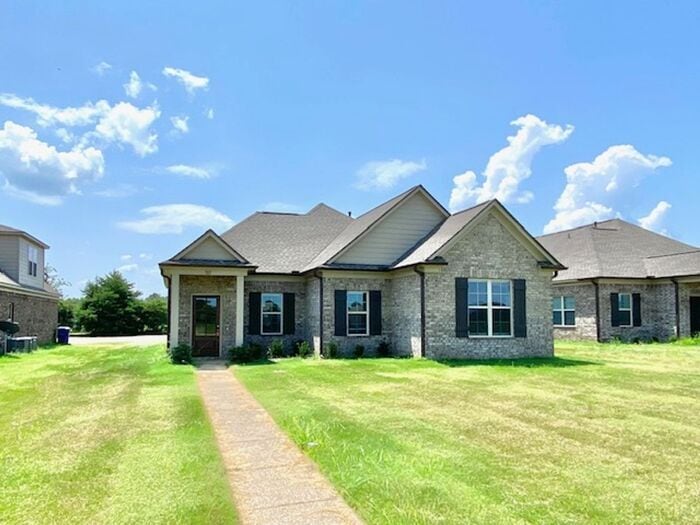 Foto principal - Now Leasing a 4-Bedroom 3 Bath Home In Som...