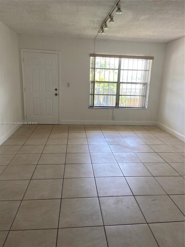 Foto del edificio - 271 NW 177th St