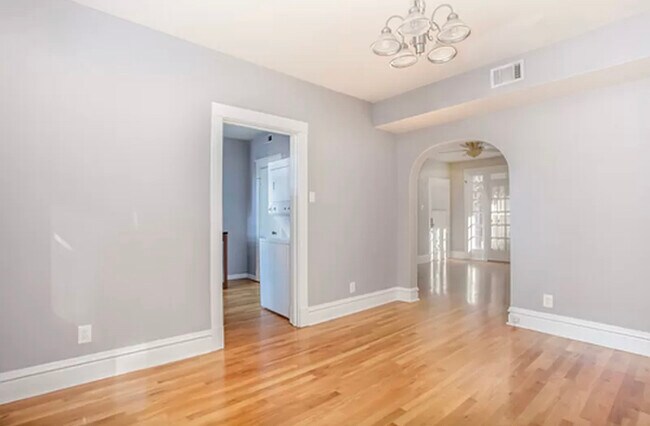 Building Photo - 6235 Southwood Ave