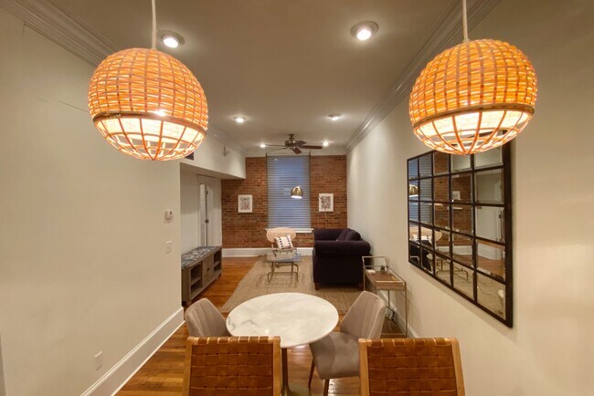 vista desde la cocina, comedor y sala de estar - 304 N Front St