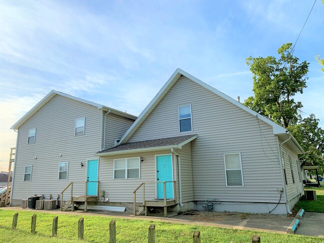 Building Photo - 313 Pierce Ave