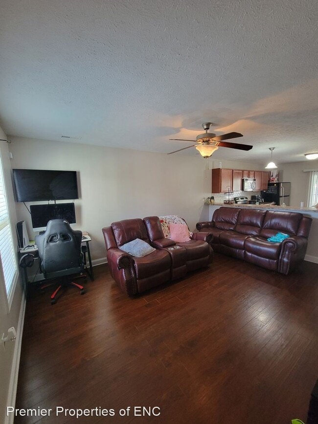 Building Photo - 2 br, 2.5 bath House - 218 Glen Cannon Dr