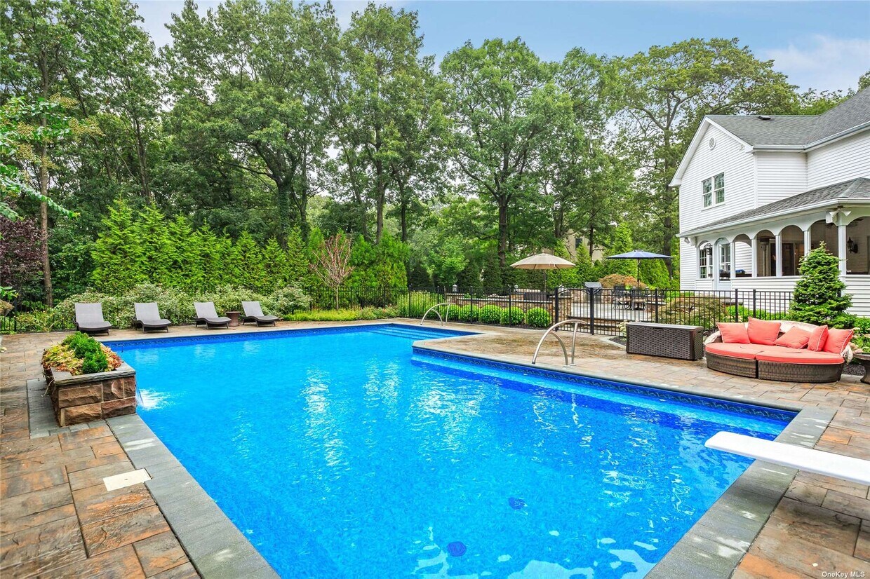 Primary Photo - 10 Milemore Dr