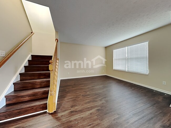 Foto del edificio - 3455 Lakebrook Ct