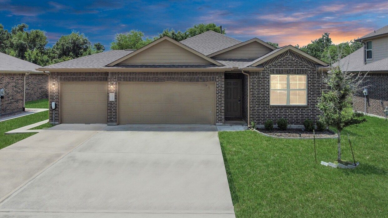 Foto principal - 7822 London Tower Ln