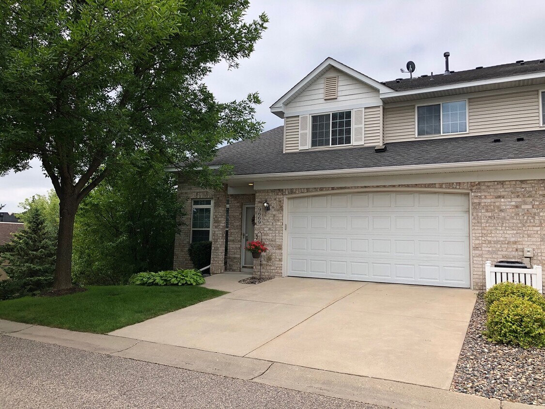 9669 Belmont Ln, Eden Prairie, MN 55347 Townhome Rentals in Eden