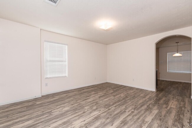 Building Photo - Diamond Star - 3307 Gold Star Dr, Houston,...
