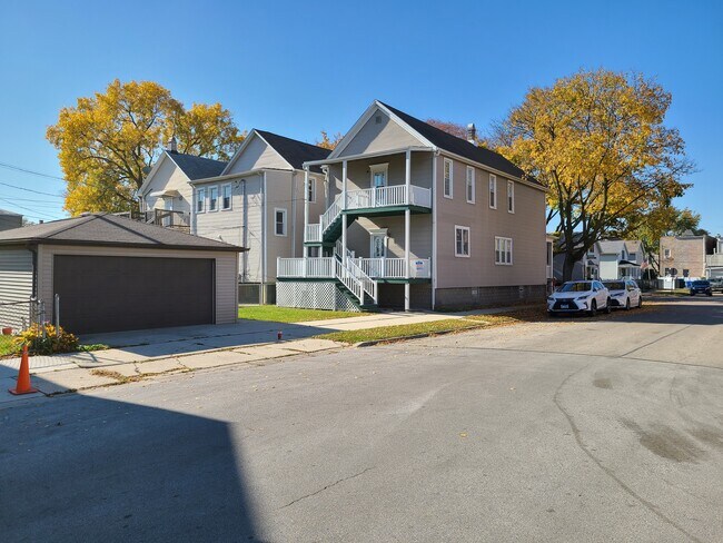 Building Photo - 4635 S Union Ave