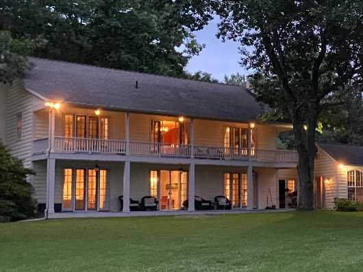 Foto del edificio - 118 Hoffman Rd
