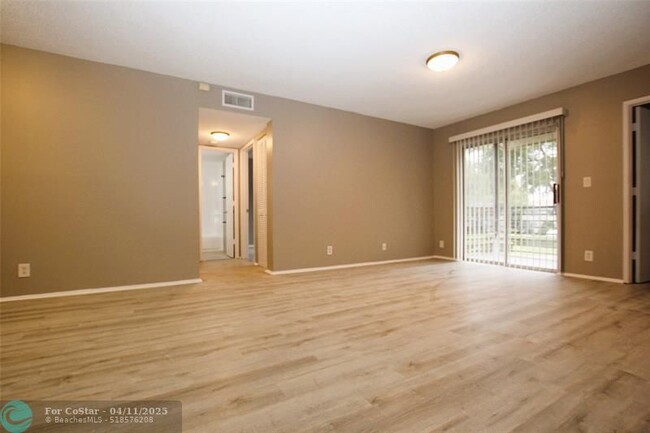 Building Photo - 704 Gardens Dr