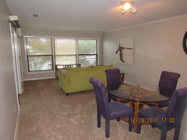 Building Photo - 300 Yacht Club Dr