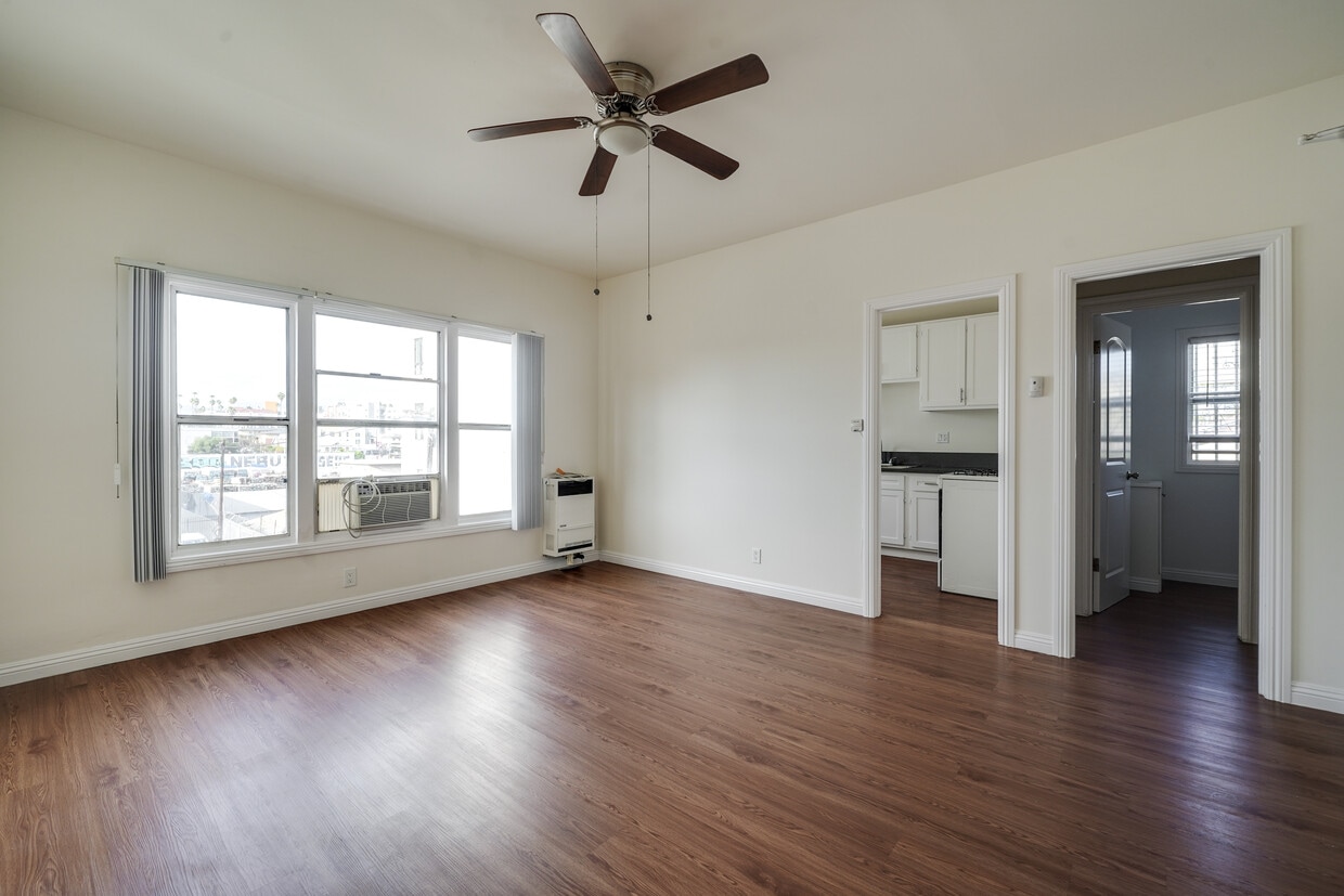 Primary Photo - 1059 Normandie Ave