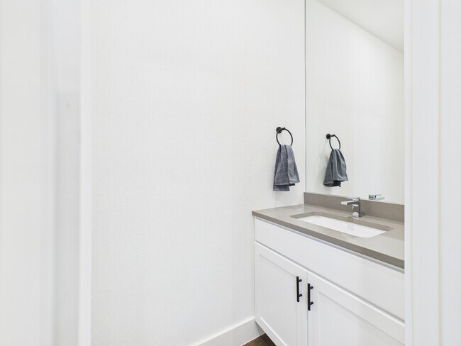 Foto del edificio - 2940 Huffman Way - C