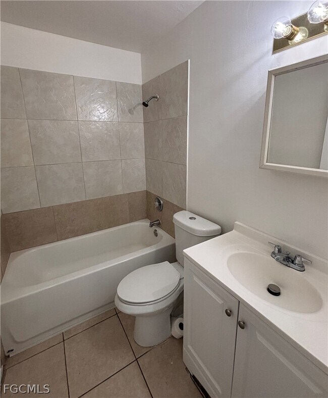 Building Photo - 704 SE 46th Ln