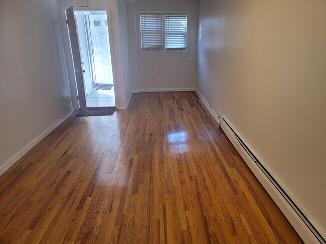 Building Photo - 466 E 92nd St