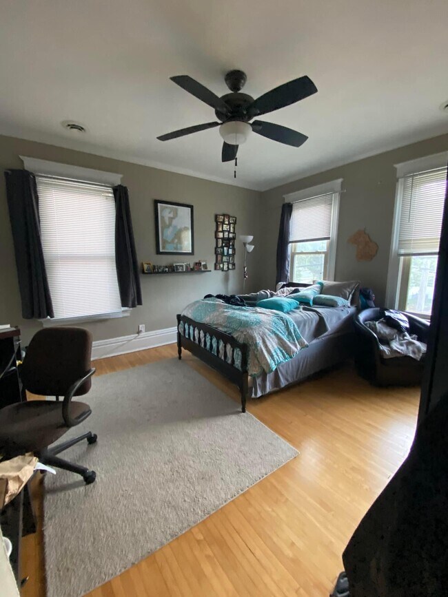 Foto del edificio - 214 8th Ave NE