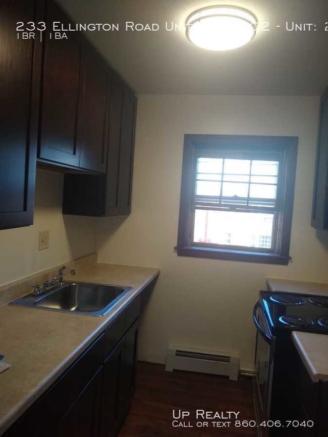 233 Ellington Rd Unit 233102, East Hartford, CT 06108 Room for