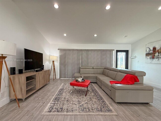 Foto del edificio - 2525 Tortugas Ln