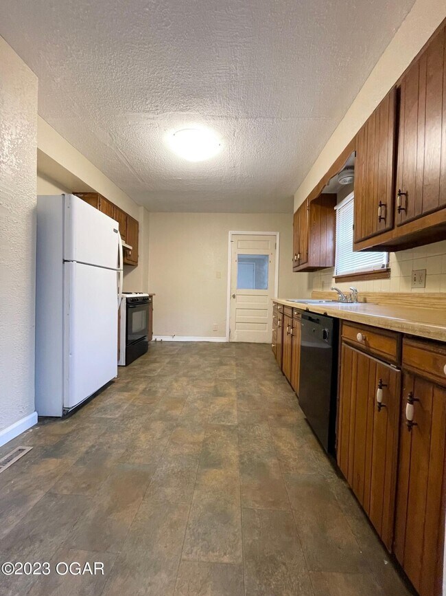 Building Photo - 2022 Bird Ave