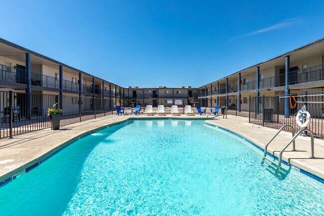 Piscina en el frente - Aspen Court