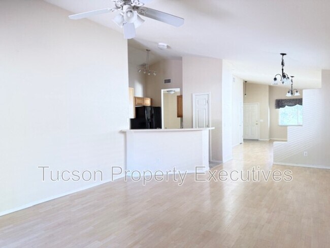 Foto del edificio - 13256 N Hammerstone Ln
