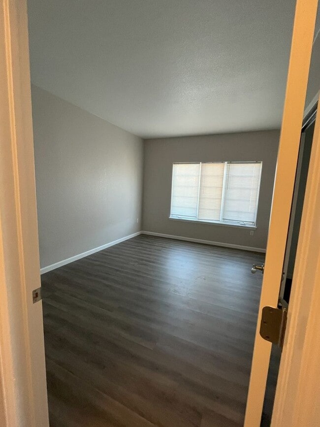 Building Photo - Charming 2BR Condo in Denver