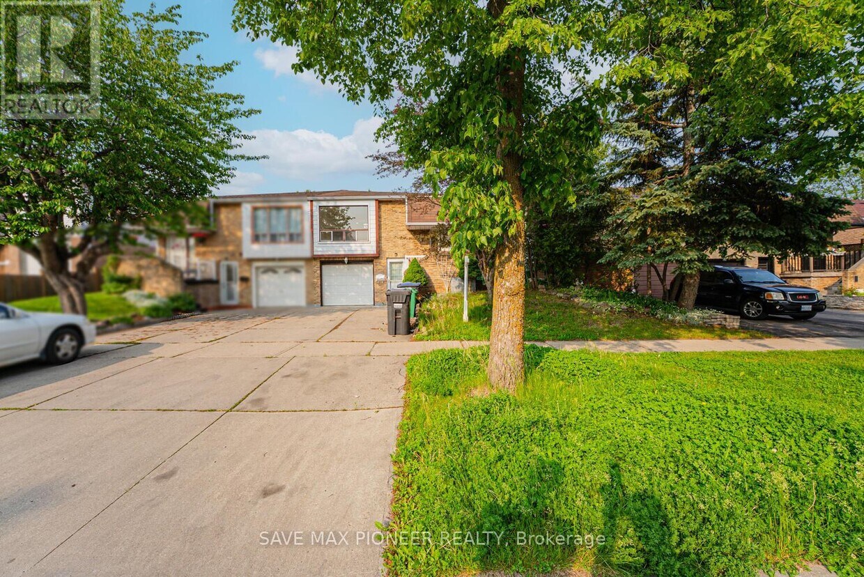 Primary Photo - 122 Centre St N