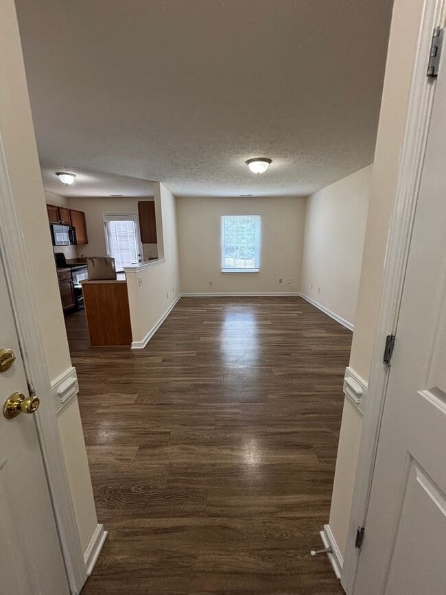 Building Photo - Available Now!  Limited time rent special....