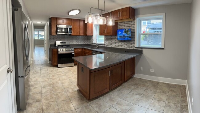 Photo - 749 56th Pl (Clarendon Hills, IL) Apartments
